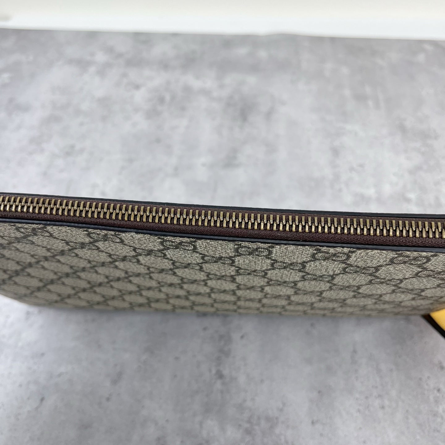 Gucci Neo Vintage GG Supreme canvas clutch bag Canvas Yellow Clutch 473956 K9GOT 8861