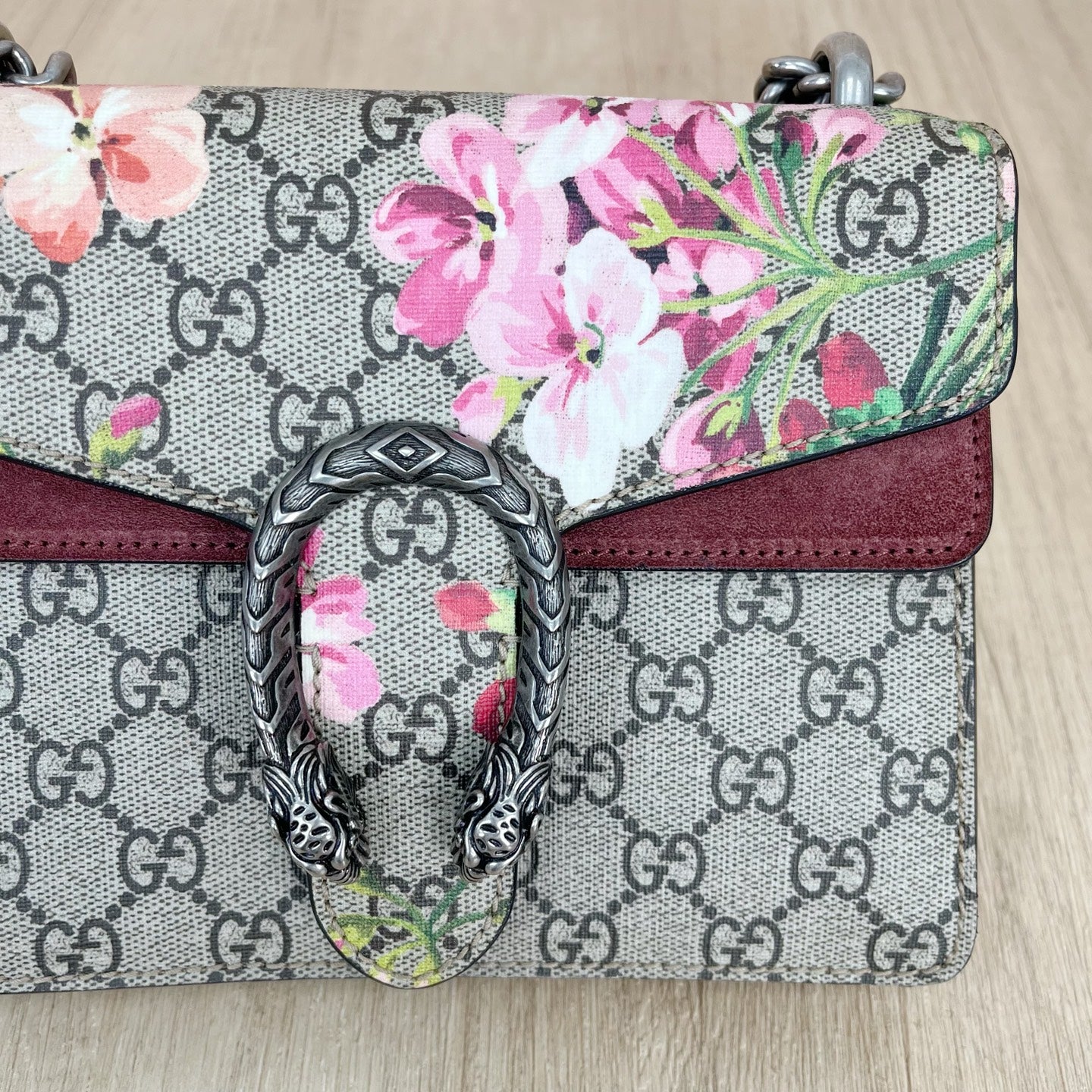 Gucci 421970KU23N8693