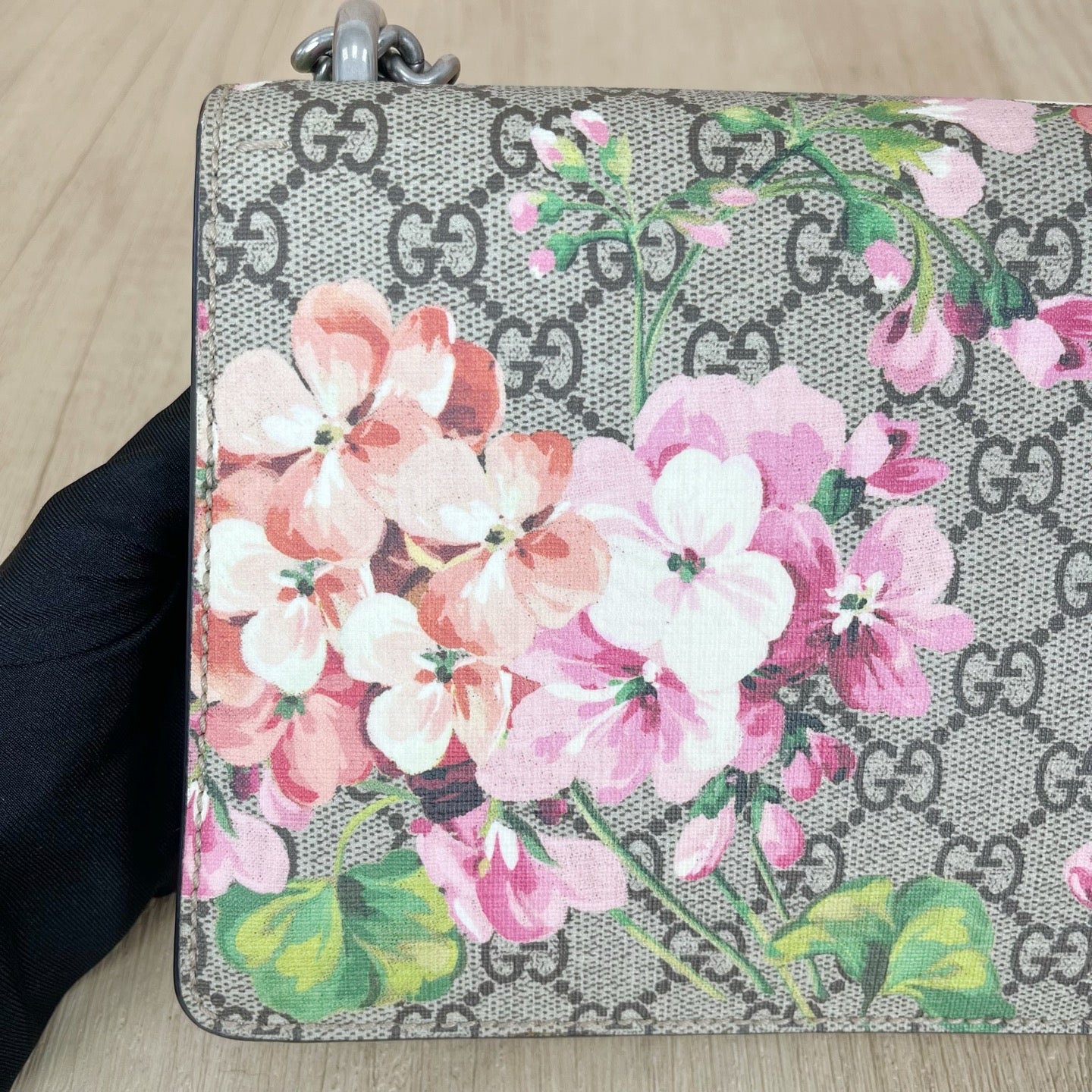 Gucci 421970KU23N8693