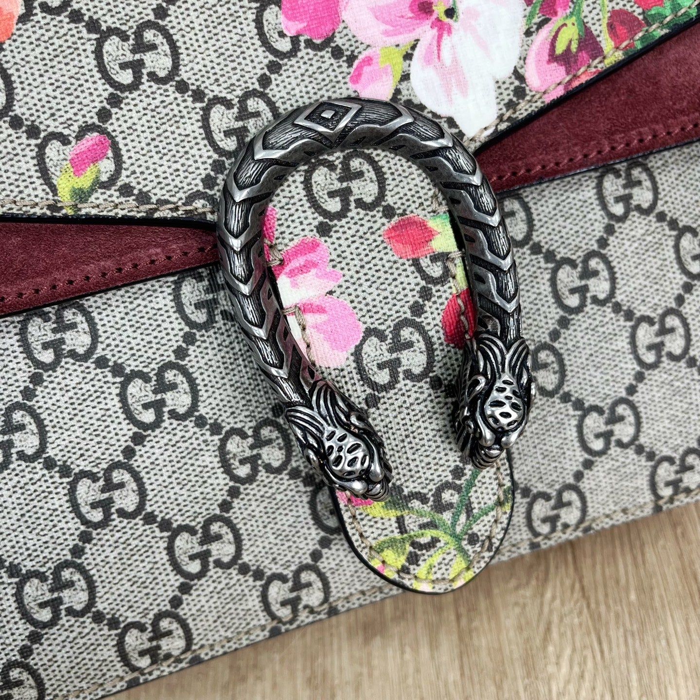 Gucci 421970KU23N8693