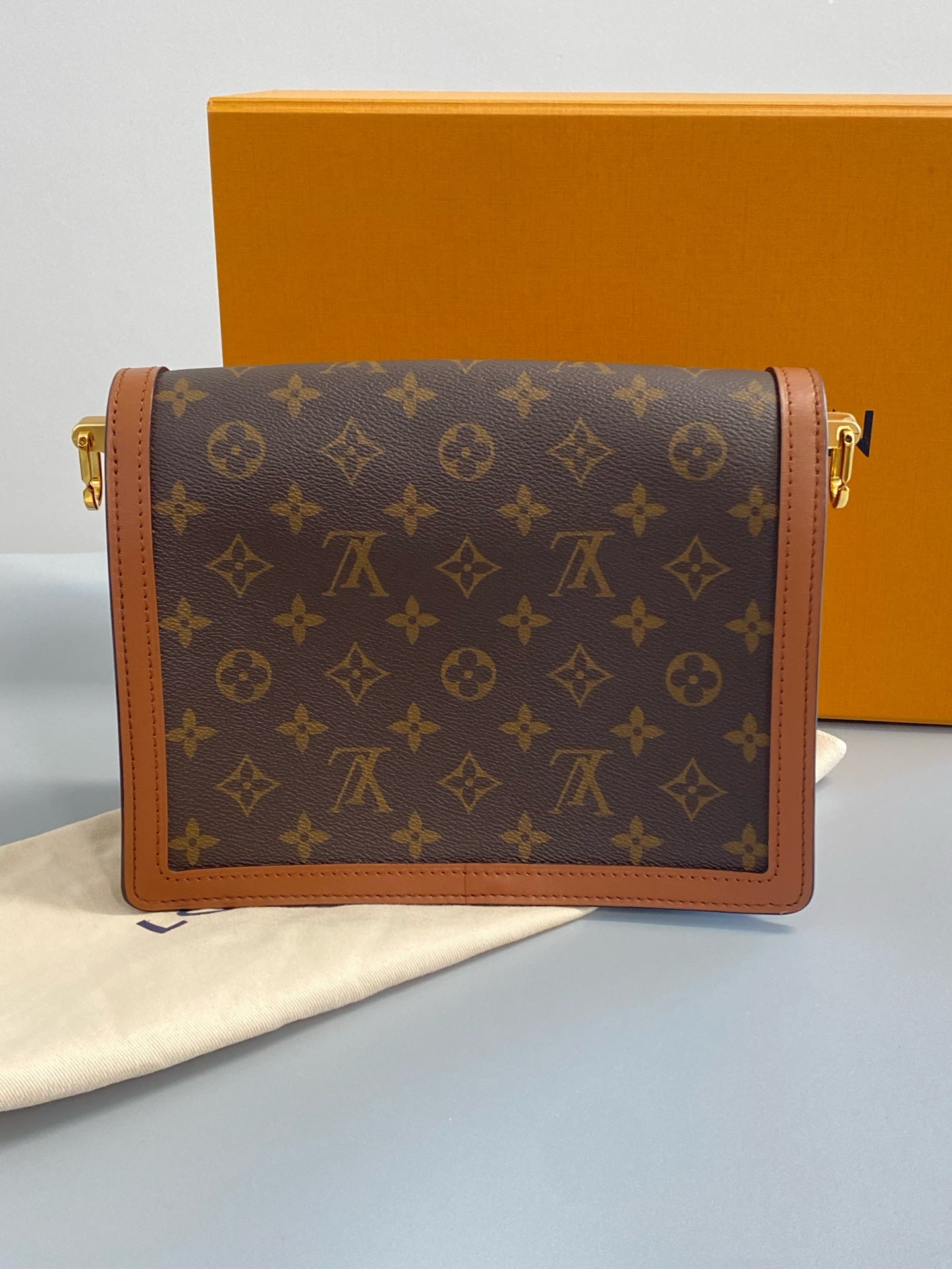 Louis Vuitton Messenger Bag M44391