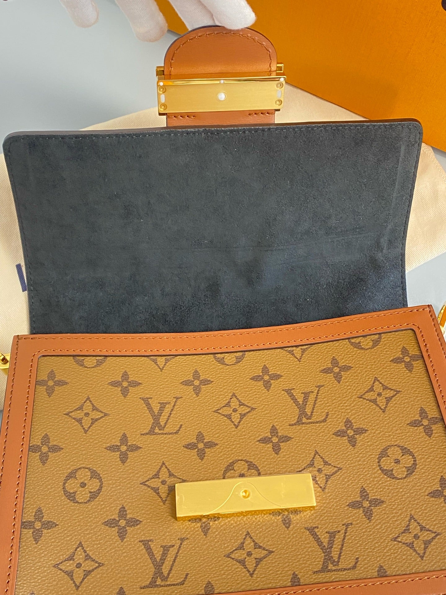 Louis Vuitton Messenger Bag M44391