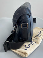 Louis Vuitton Voyager Messenger Bag M40511