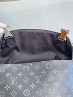 Louis Vuitton Voyager Messenger Bag M40511