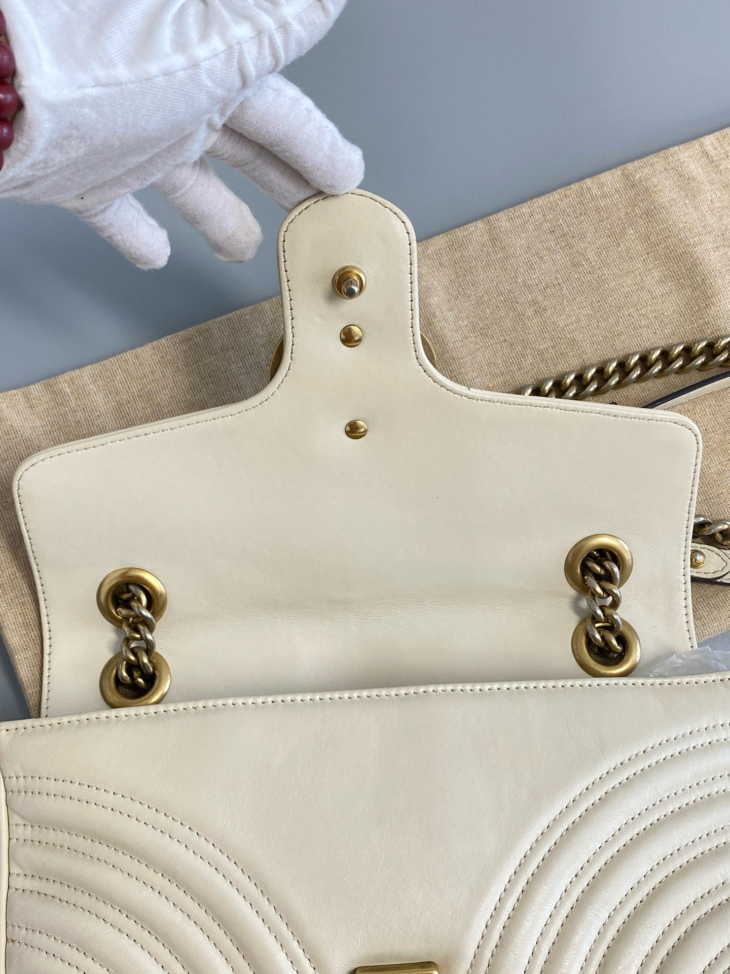 Gucci GGMarmont Collection Small Shoulder Bag Metal White 443497AABZC1712
