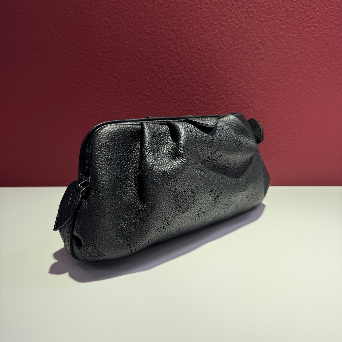 Louis Vuitton Scala Black Crossbody 23 x 12.5 x 5 M80093