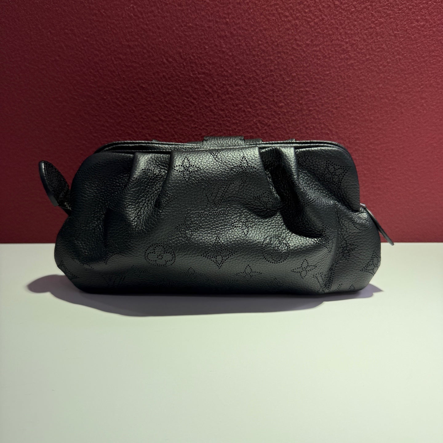 Louis Vuitton Scala Black Crossbody 23 x 12.5 x 5 M80093