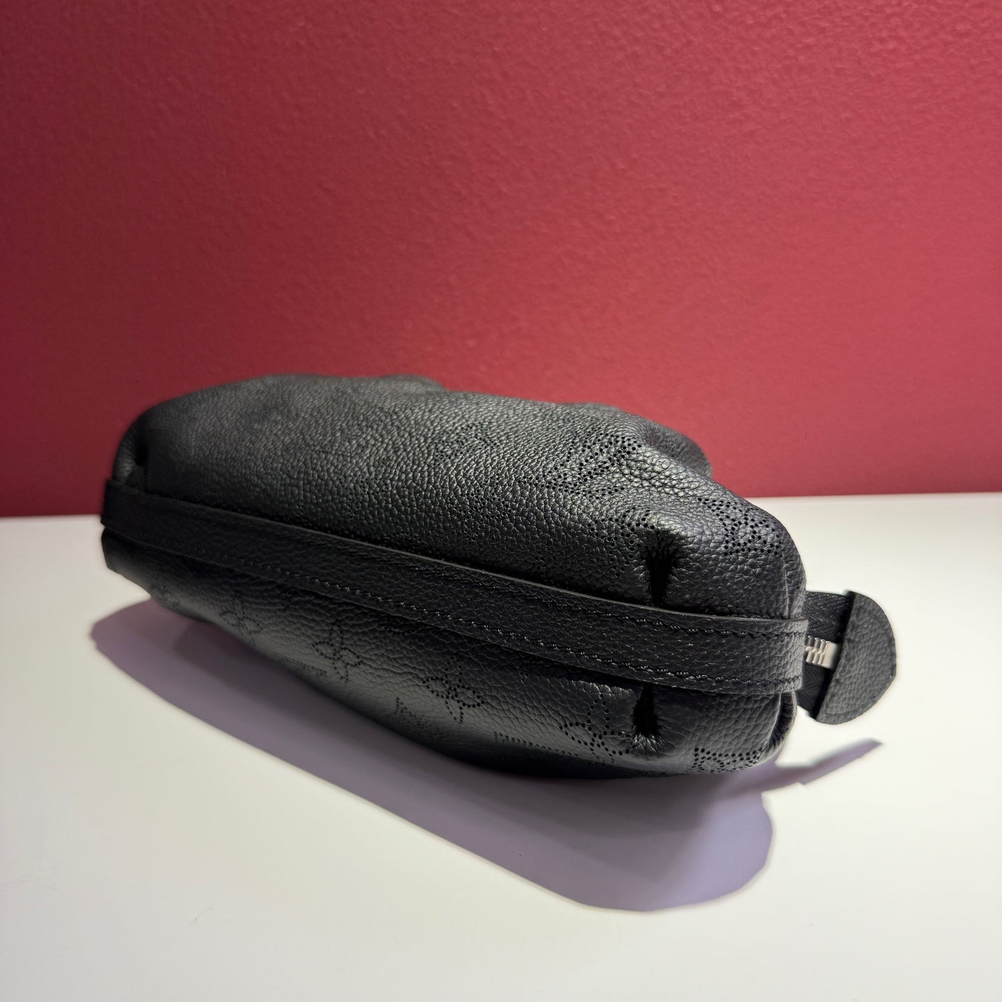 Louis Vuitton Scala Black Crossbody 23 x 12.5 x 5 M80093