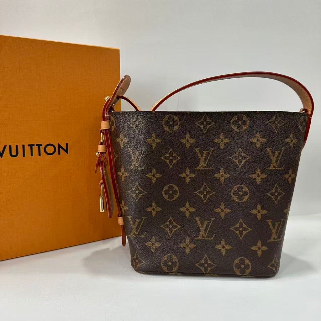 Louis Vuitton Shoulder Bag