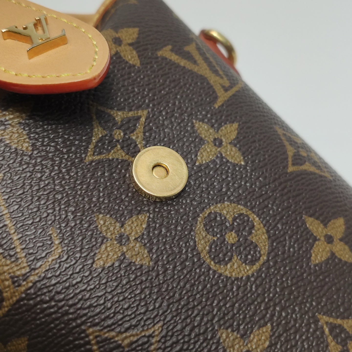 Louis Vuitton Fold Me M80874