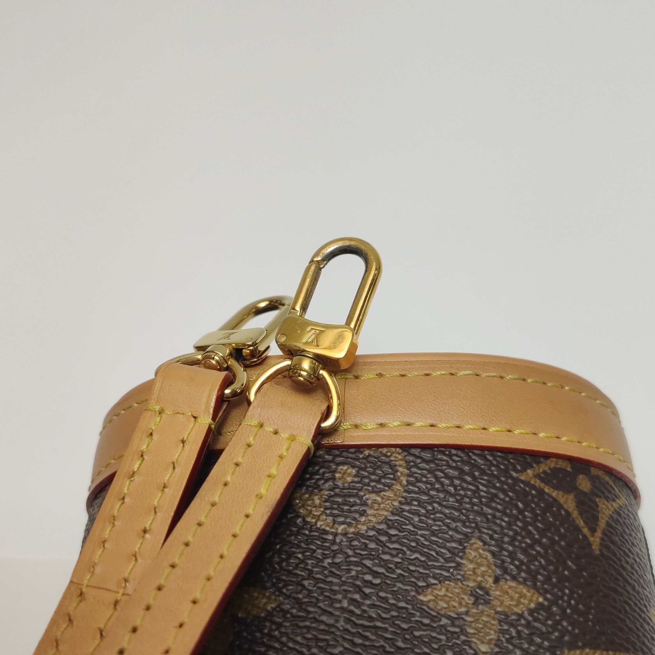 Louis Vuitton Fold Me M80874