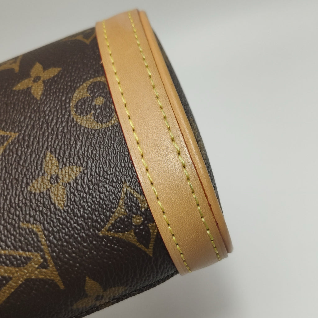 Louis Vuitton Fold Me M80874