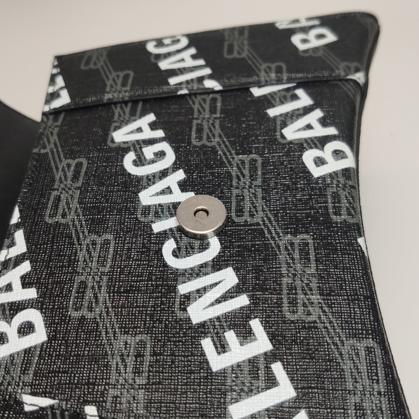 Balenciaga Black Crossbody 593546210H81060