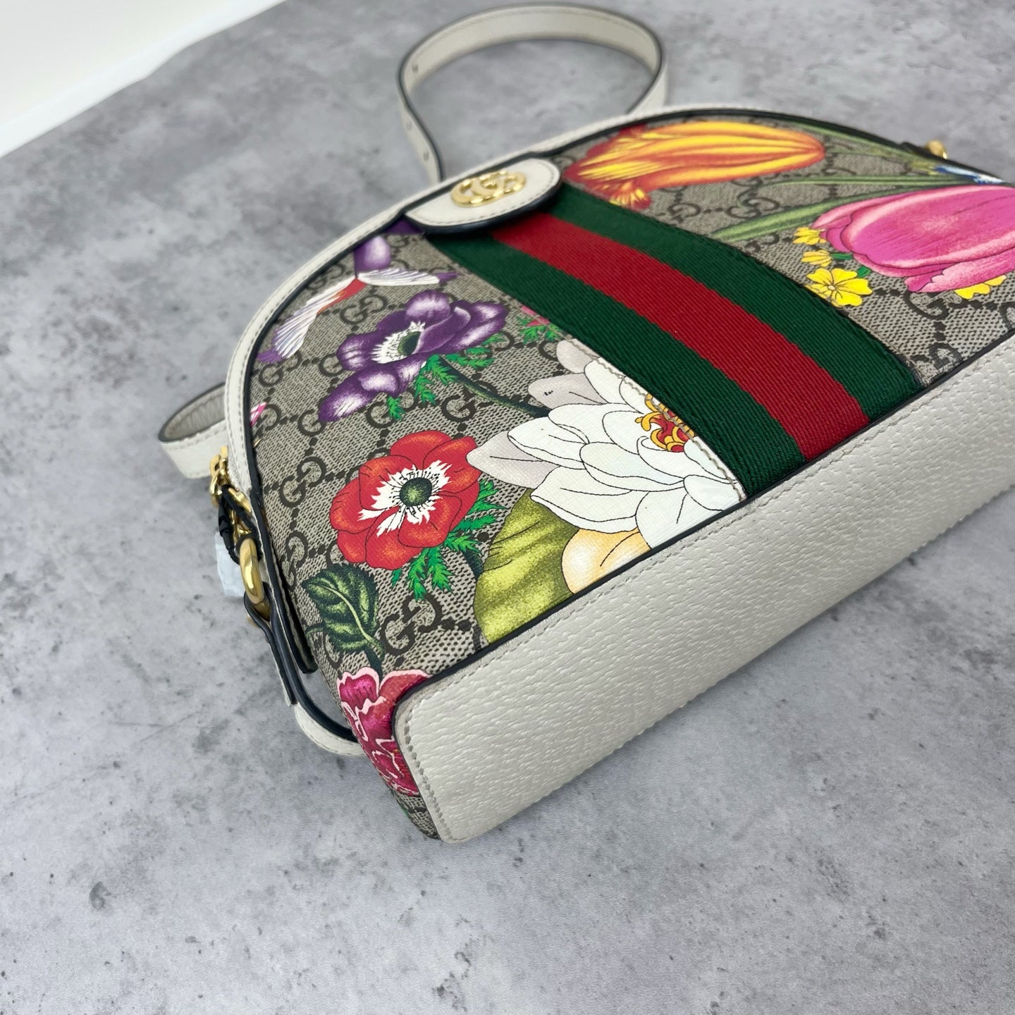 Gucci 499621-HV8AC-9759