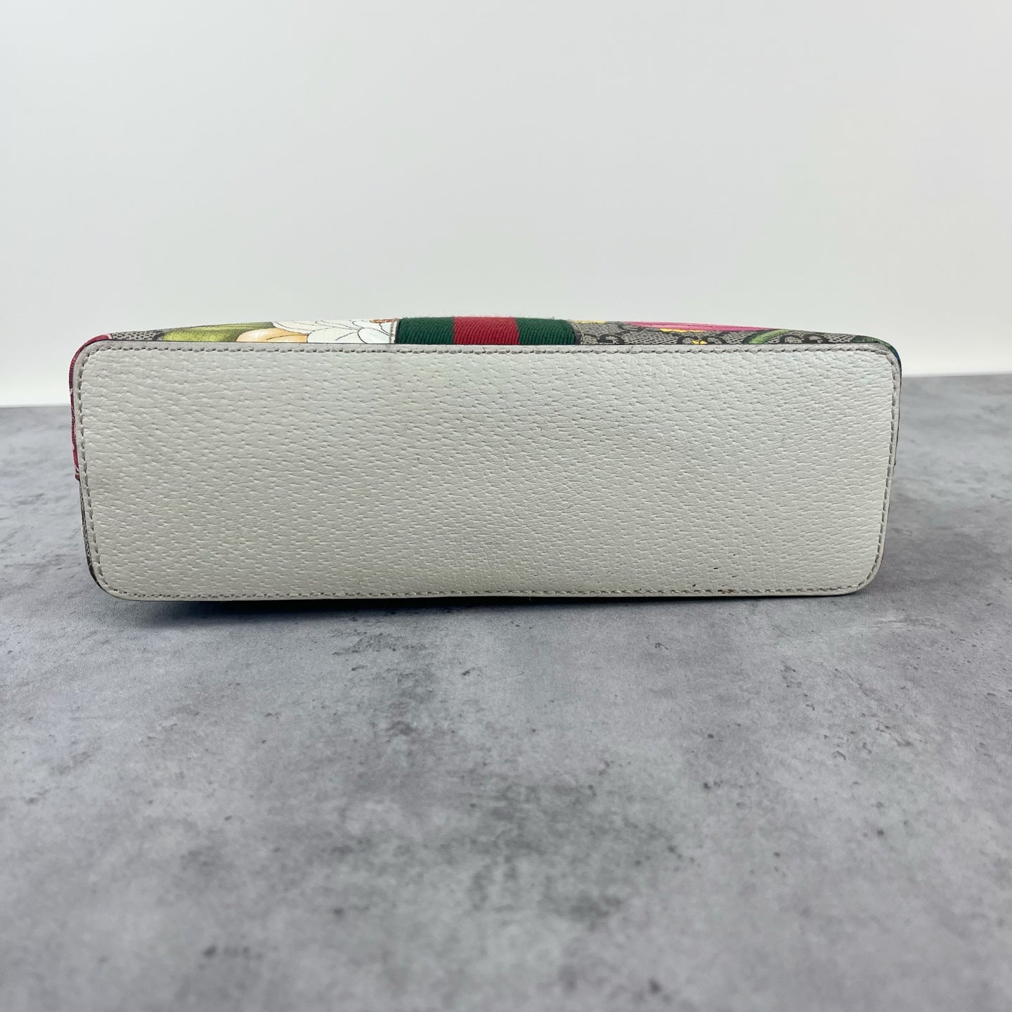 Gucci 499621-HV8AC-9759