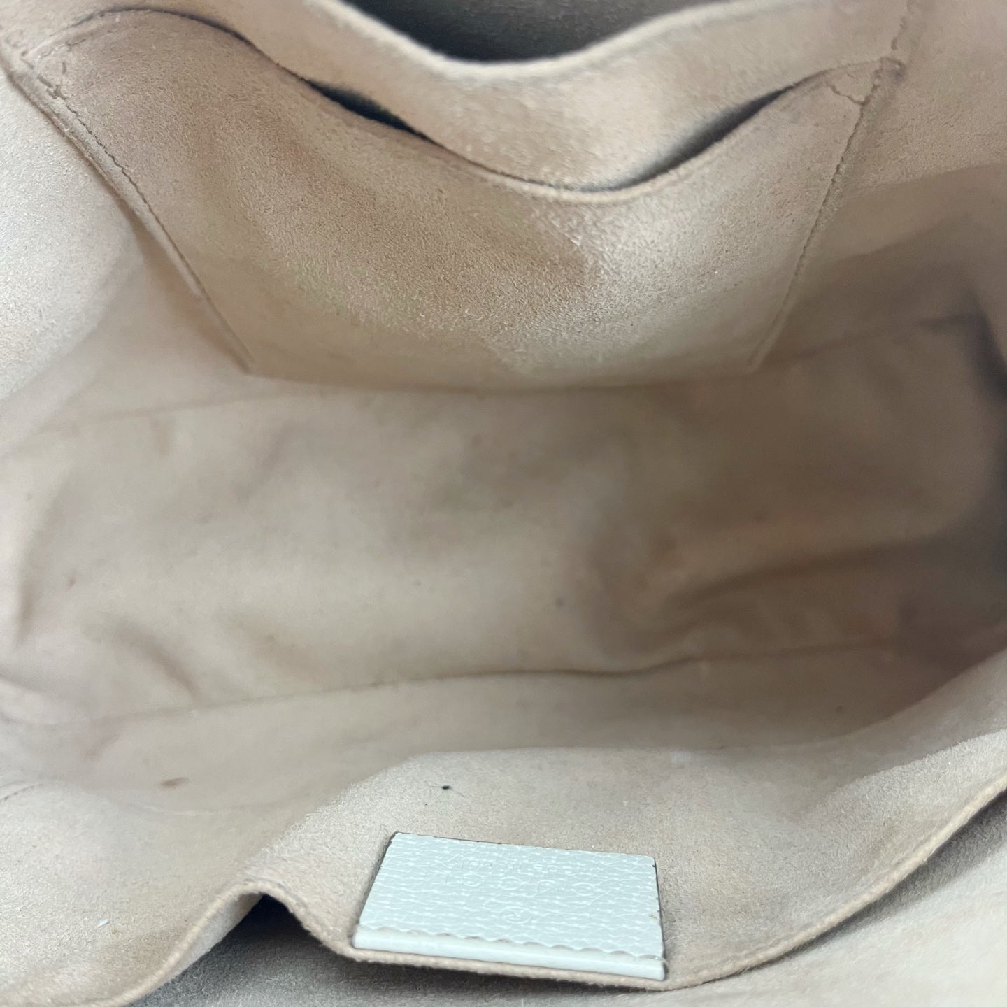 Gucci 499621-HV8AC-9759
