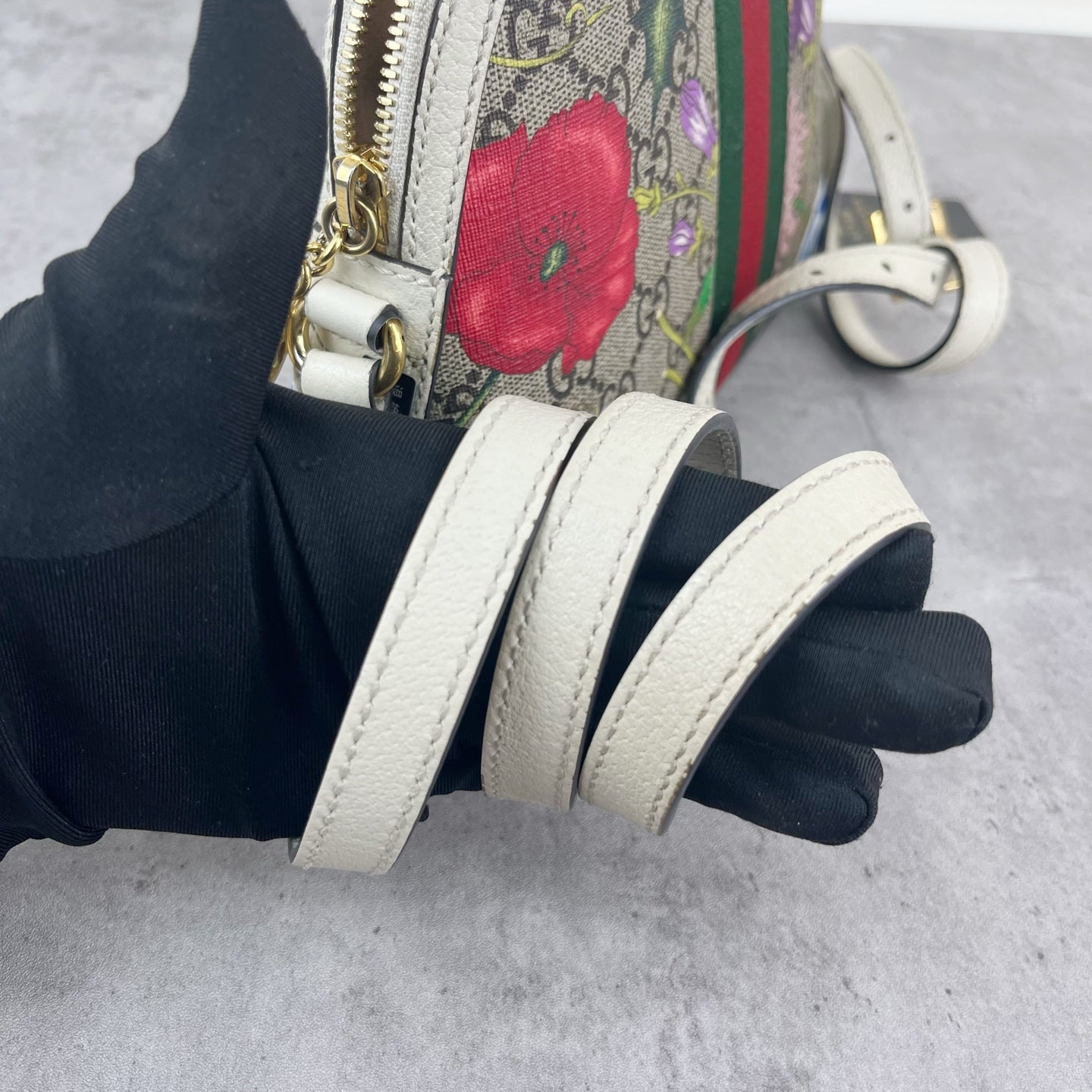 Gucci 499621-HV8AC-9759