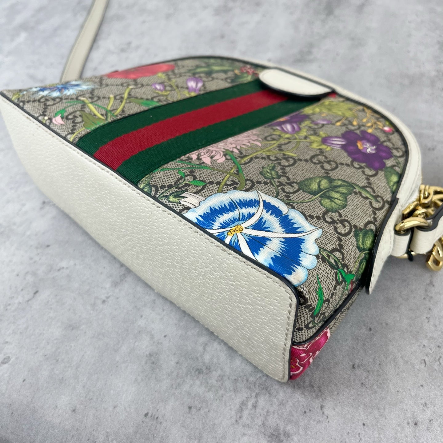 Gucci 499621-HV8AC-9759