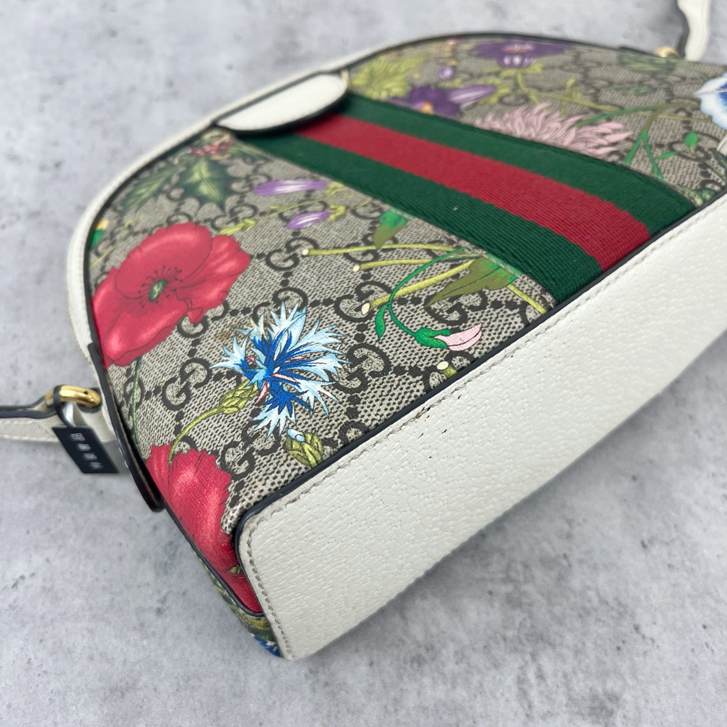 Gucci 499621-HV8AC-9759