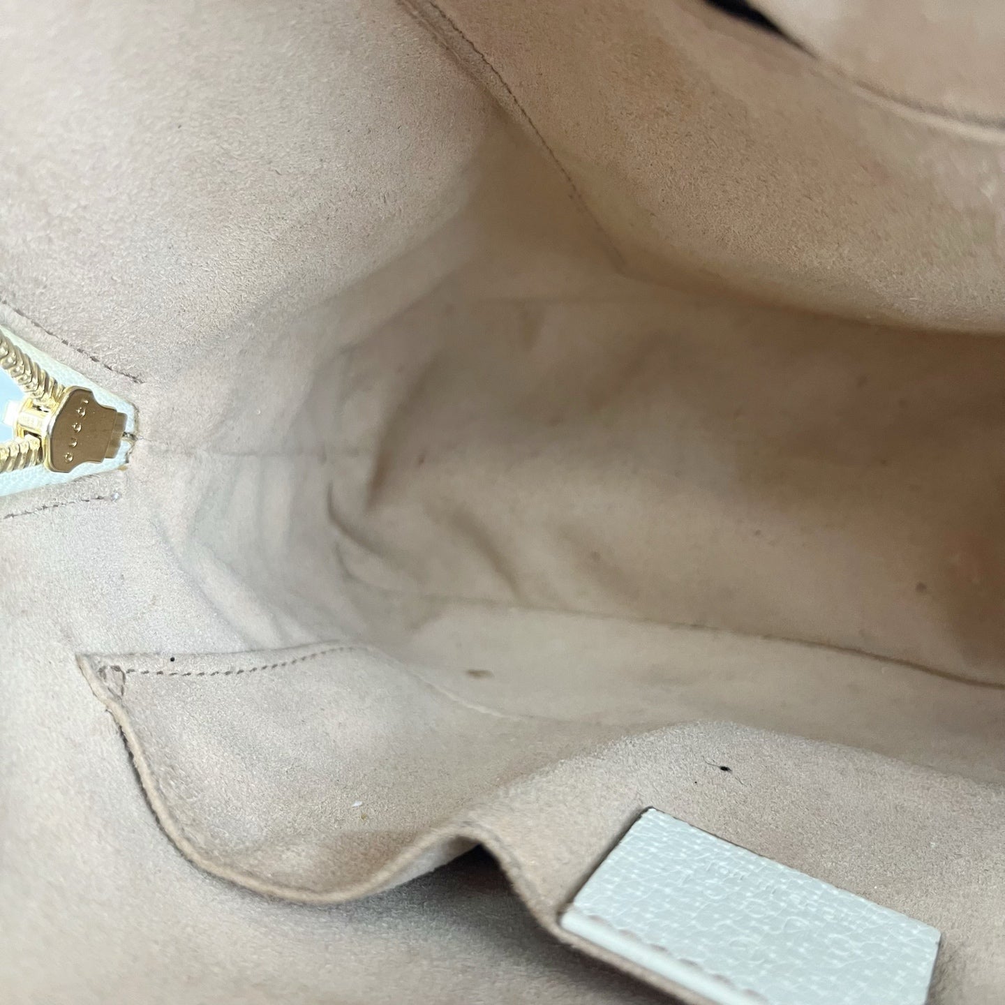 Gucci 499621-HV8AC-9759