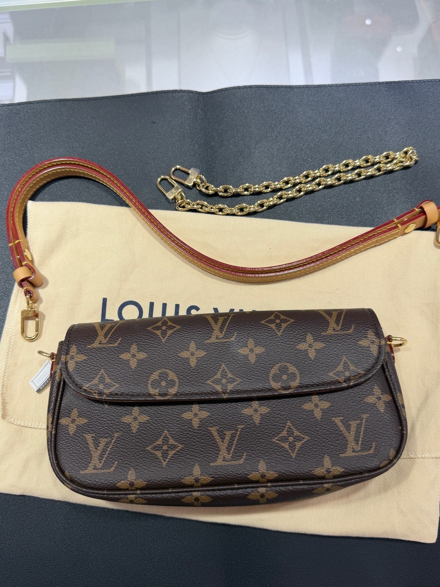 Louis Vuitton Wallet On Chain Ivy Canvas M81911