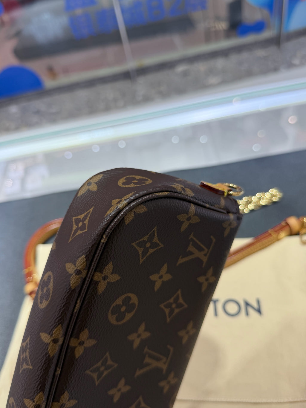 Louis Vuitton Wallet On Chain Ivy Canvas M81911