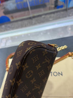 Louis Vuitton Wallet On Chain Ivy Canvas M81911