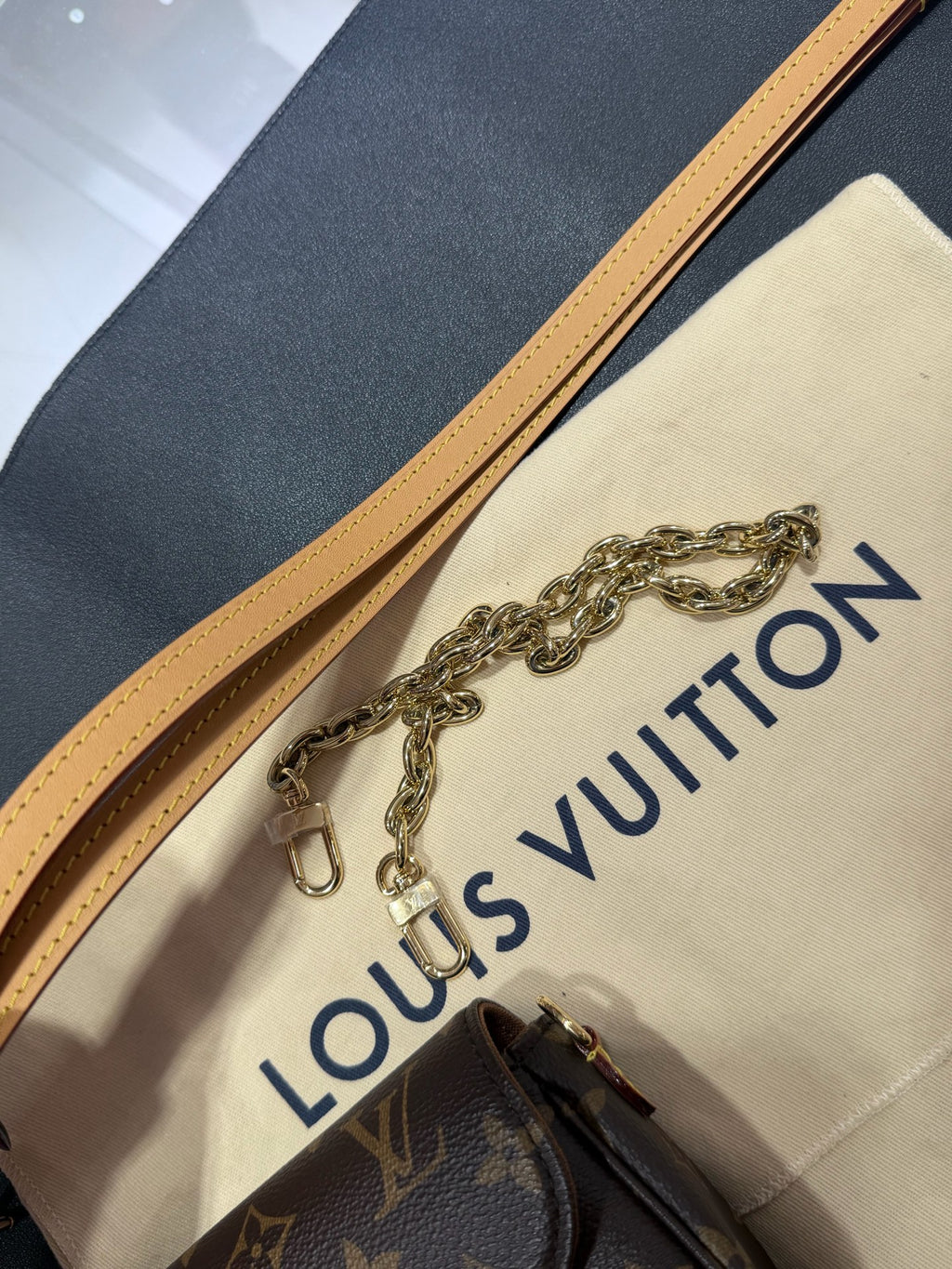 Louis Vuitton Wallet On Chain Ivy Canvas M81911