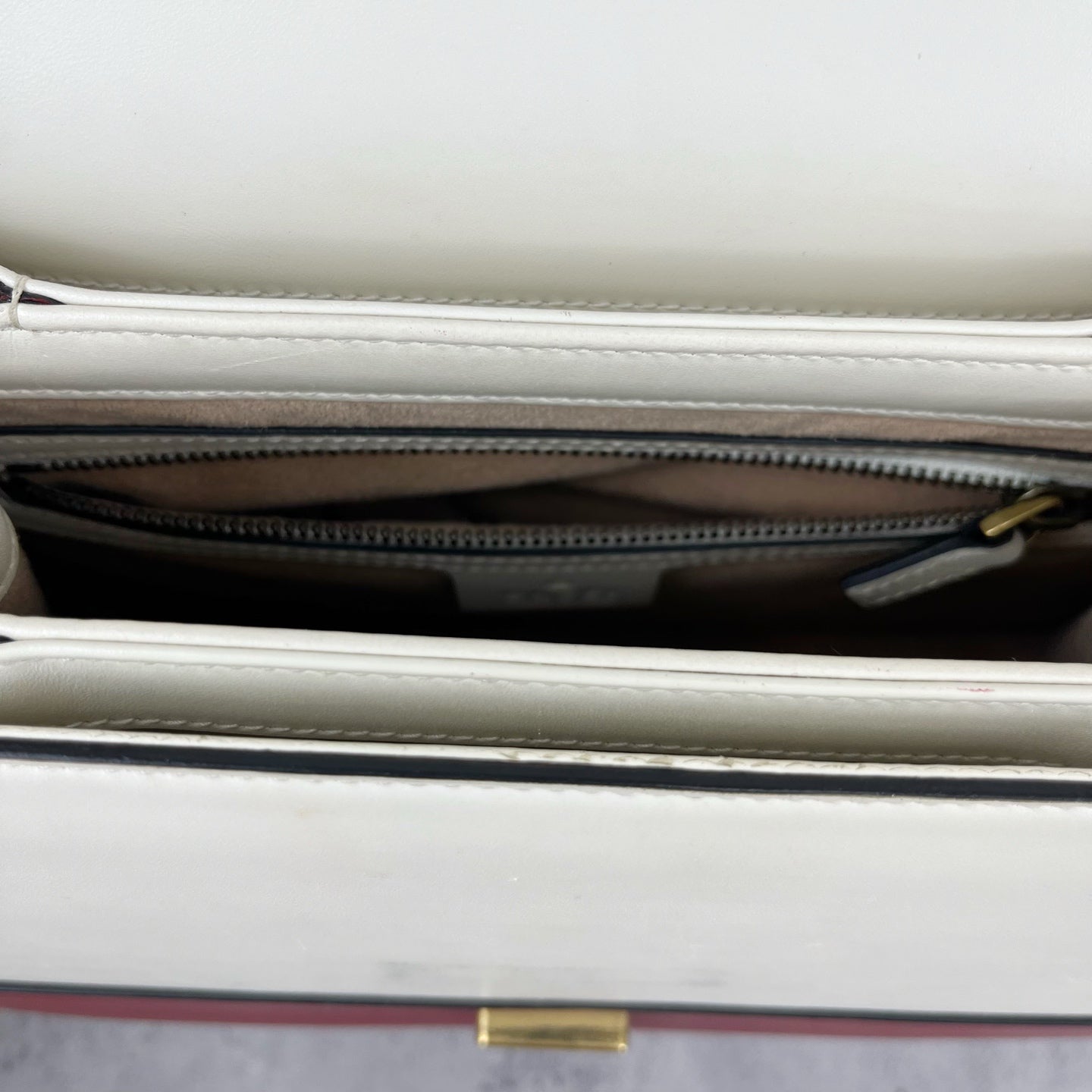 Gucci 476541DVUTT8056