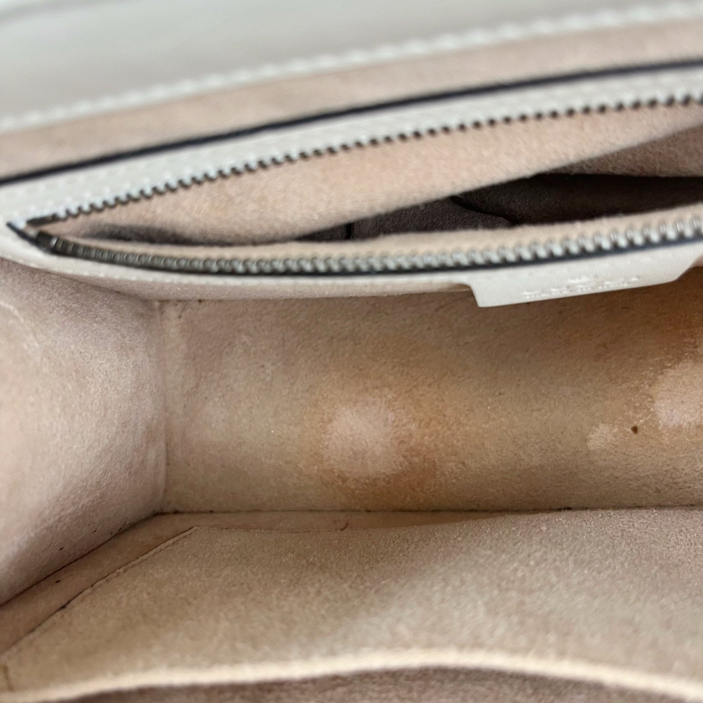 Gucci 476541DVUTT8056