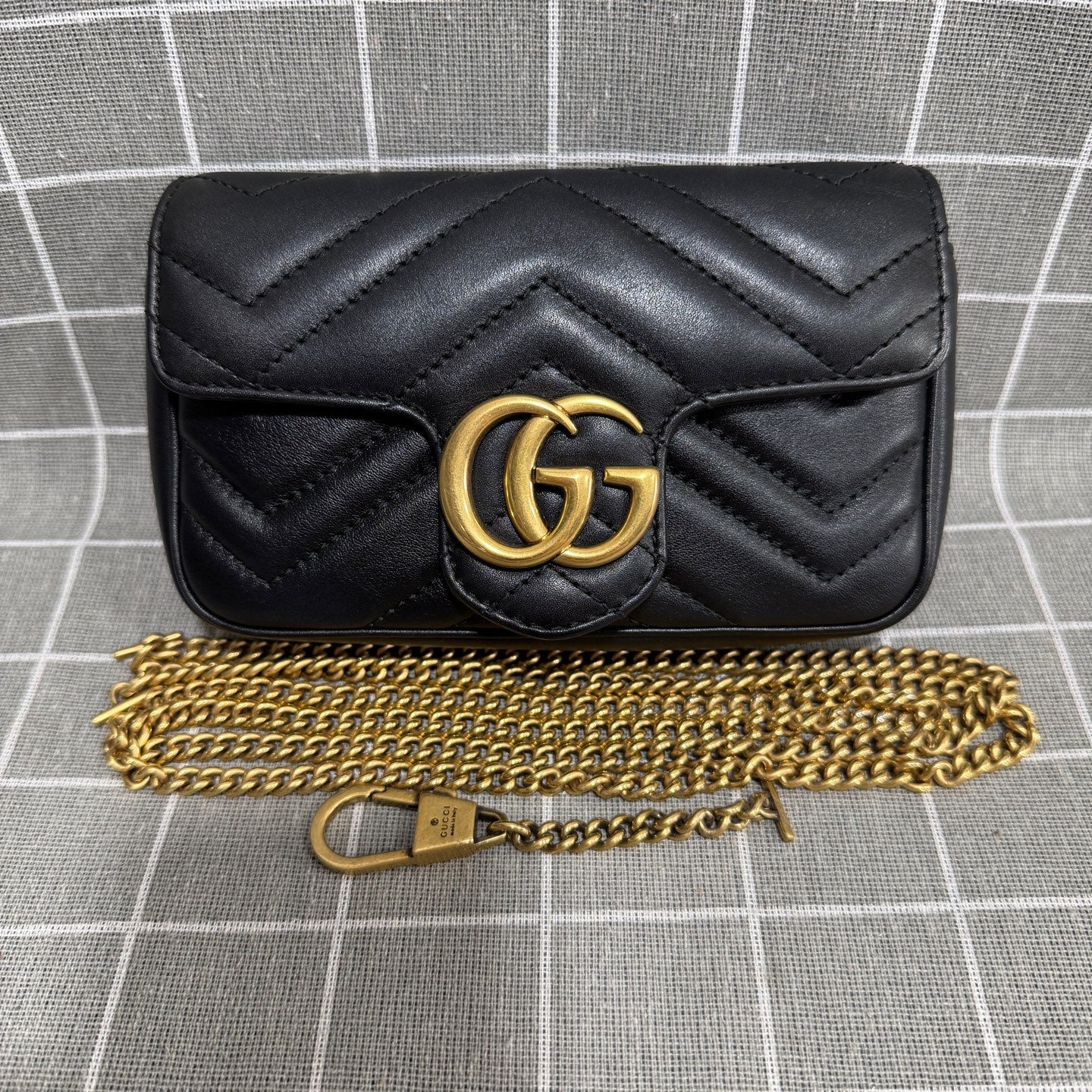 Gucci 476433DSVRT1000
