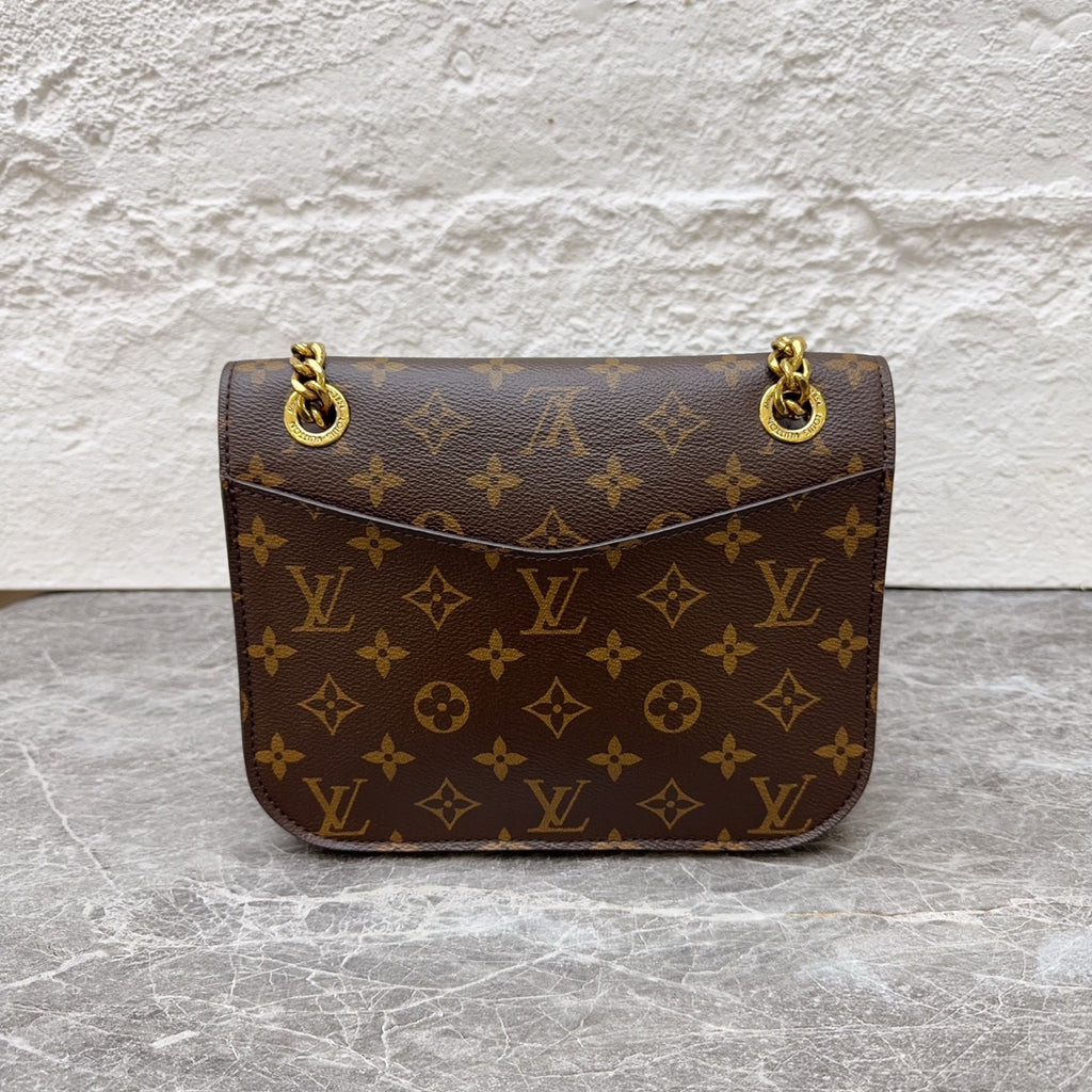 Louis Vuitton Messenger Bag