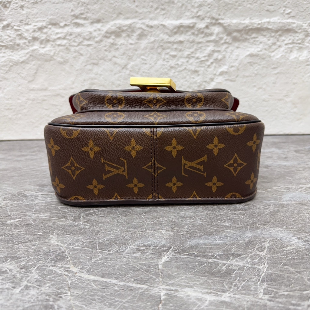 Louis Vuitton Messenger Bag