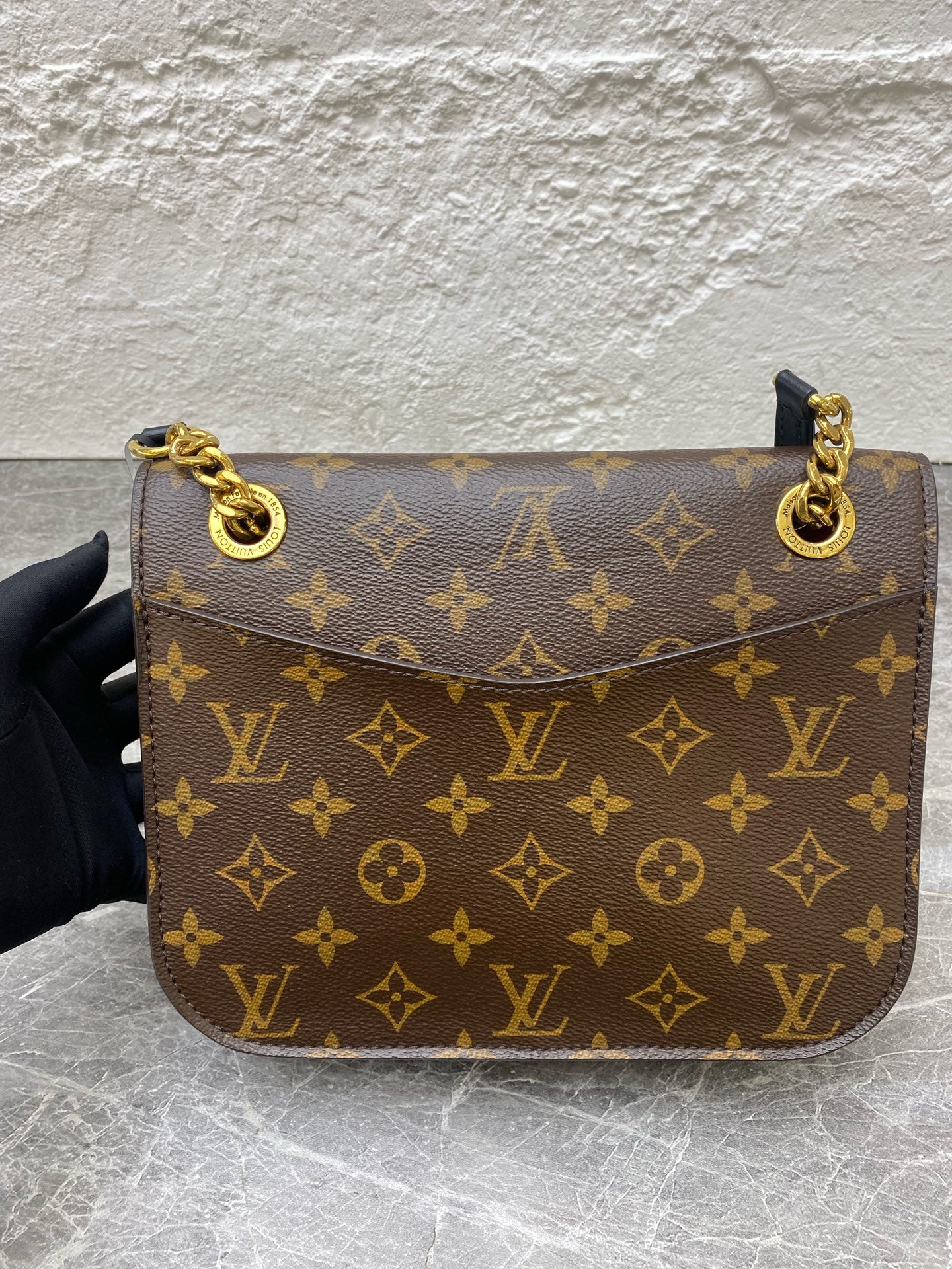 Louis Vuitton Messenger Bag