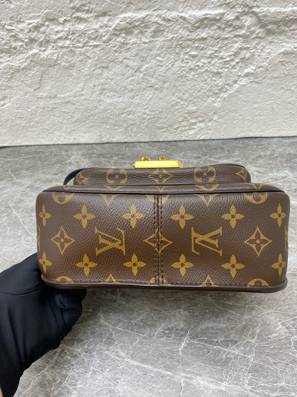 Louis Vuitton Messenger Bag