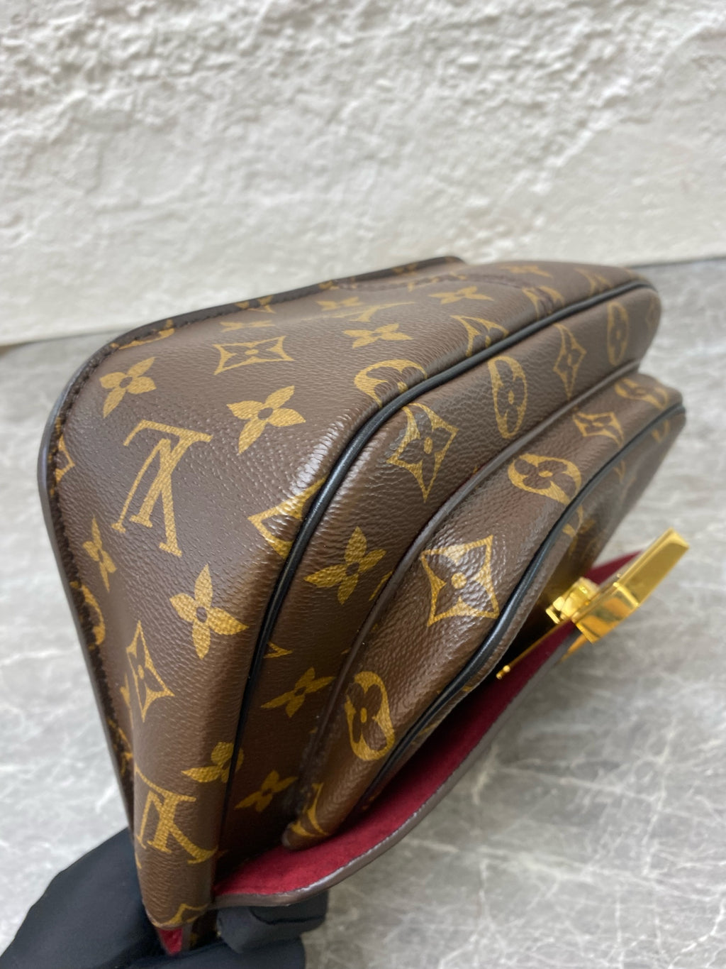 Louis Vuitton Messenger Bag