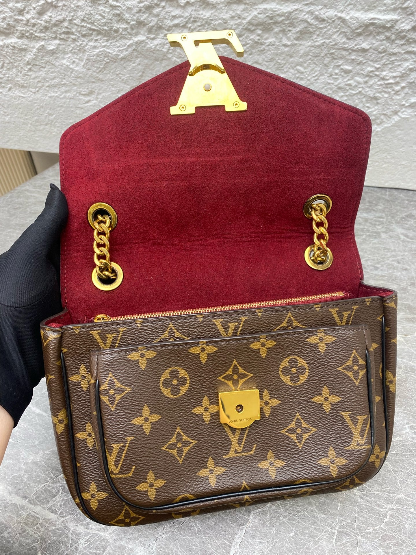 Louis Vuitton Messenger Bag