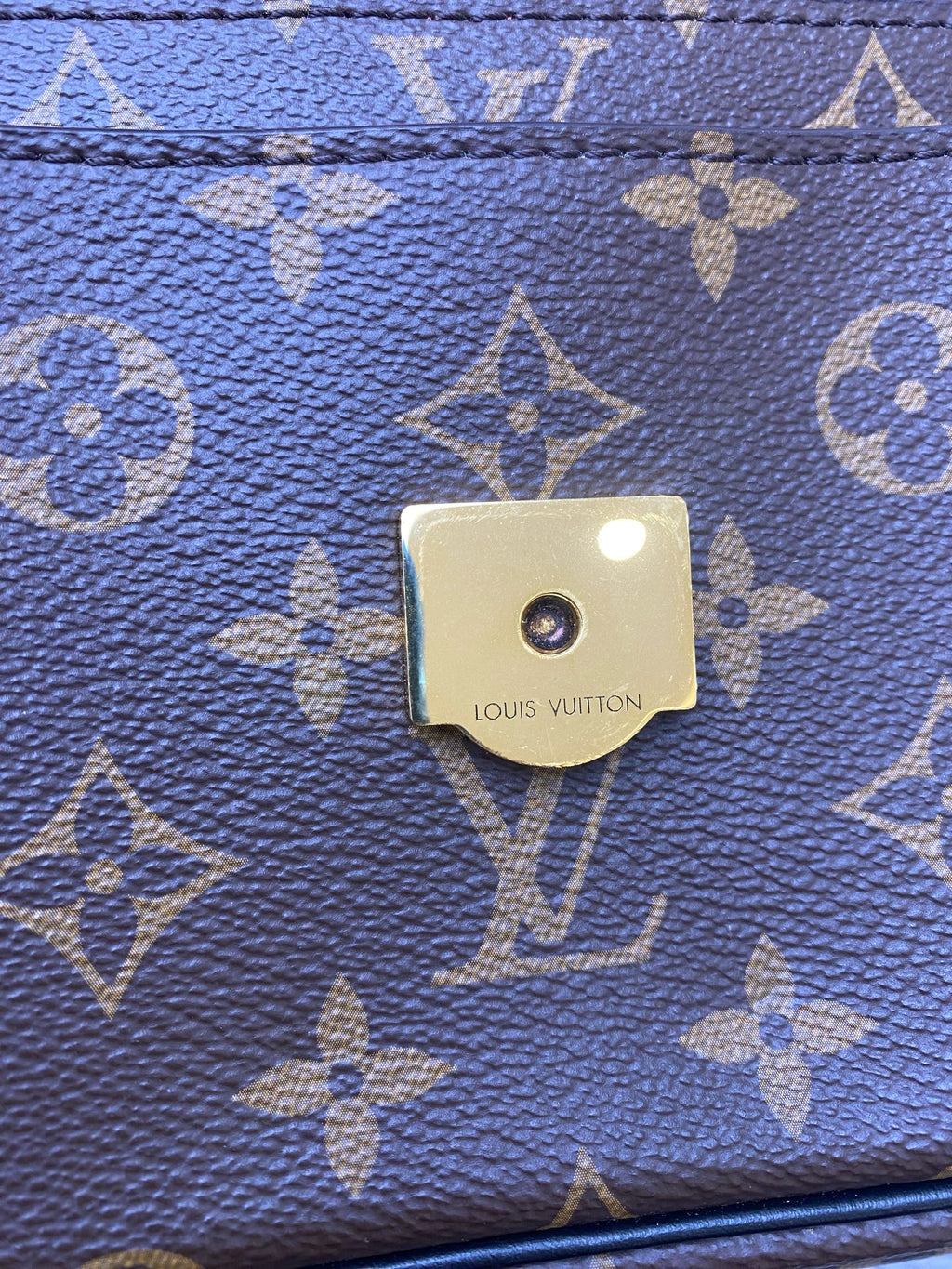 Louis Vuitton Messenger Bag
