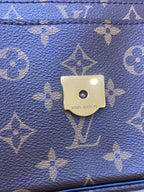 Louis Vuitton Messenger Bag