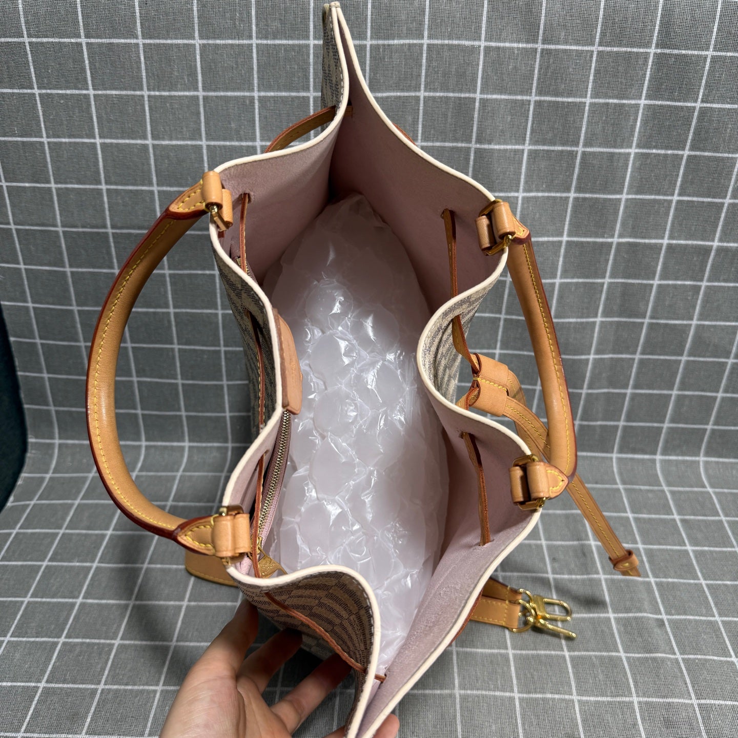 Louis Vuitton N41579
