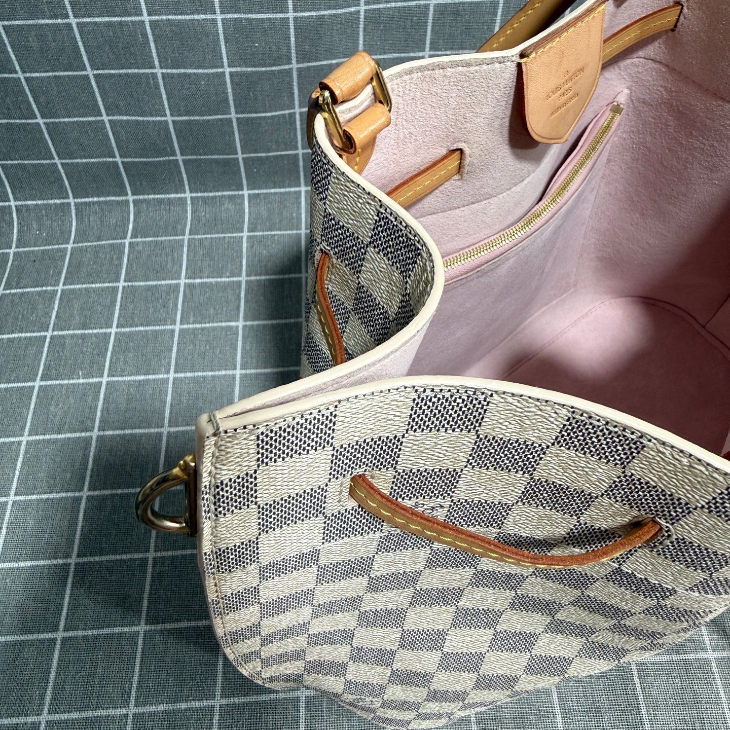 Louis Vuitton N41579