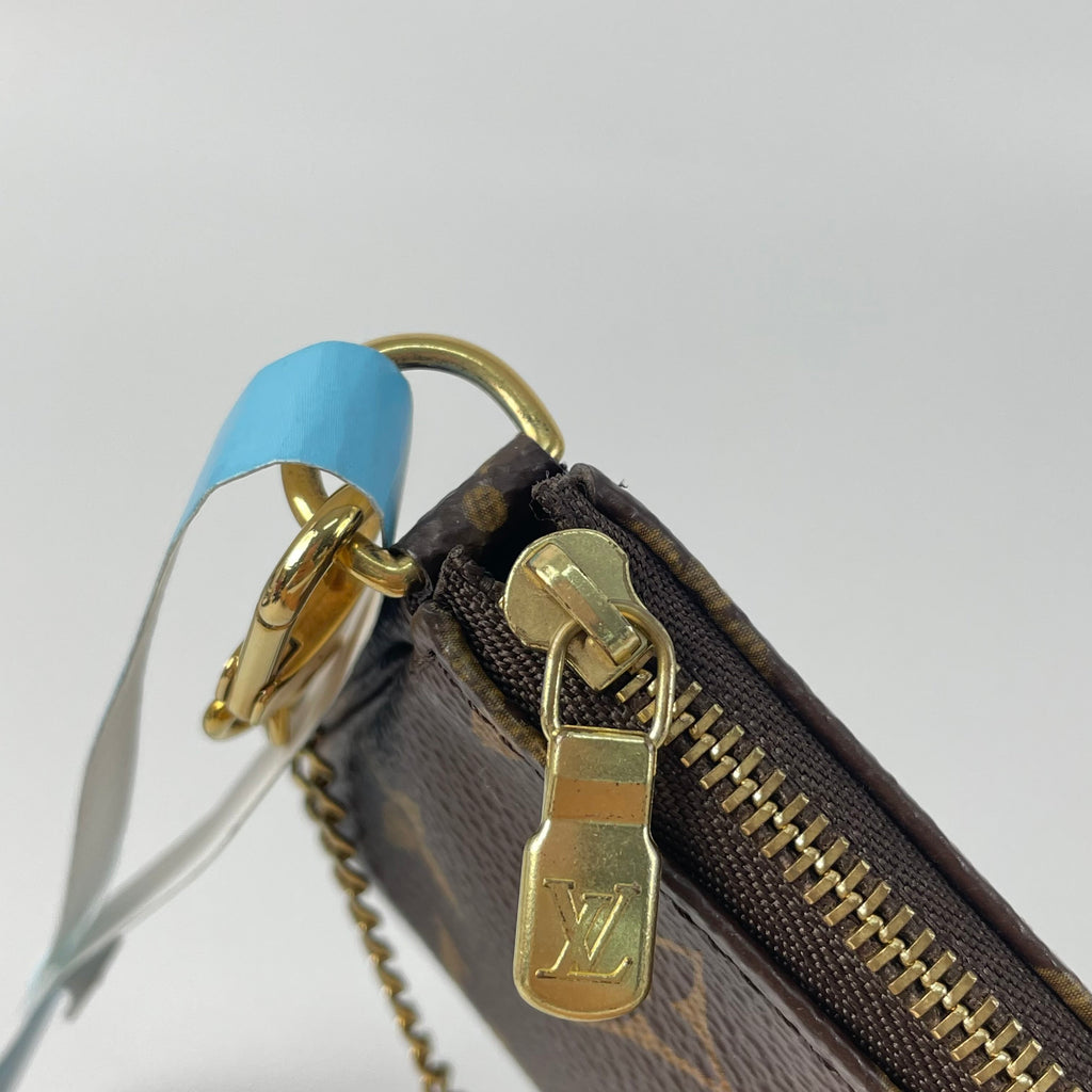 Louis Vuitton Clutch