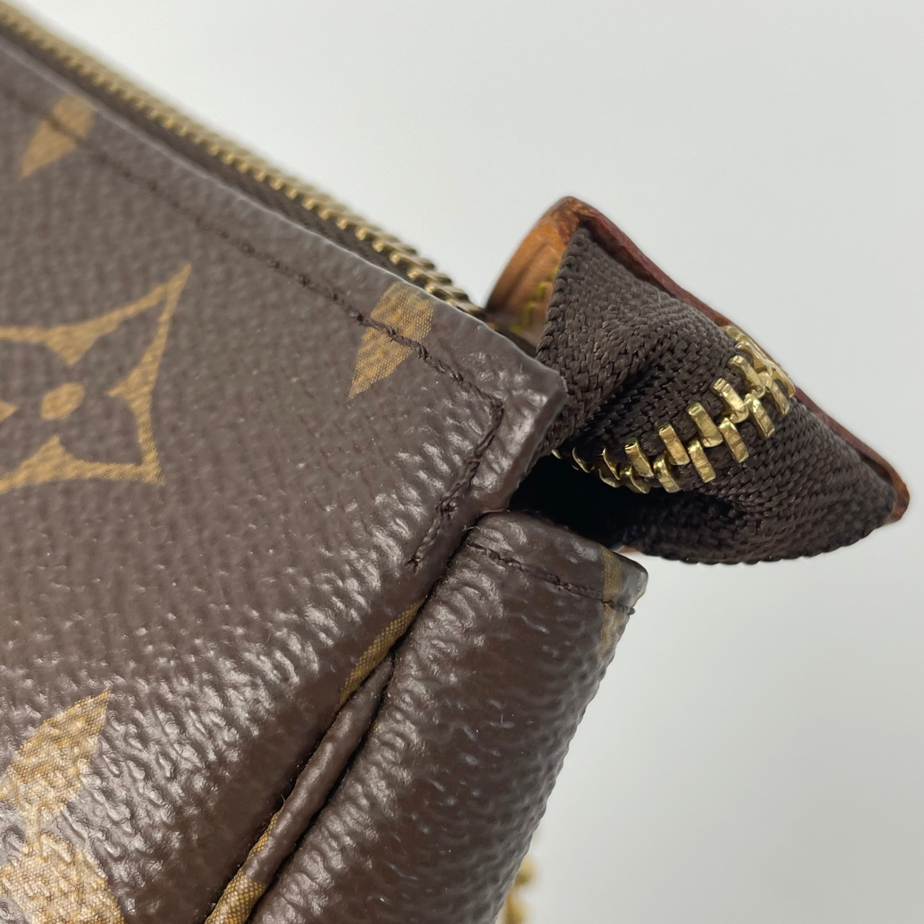 Louis Vuitton Clutch