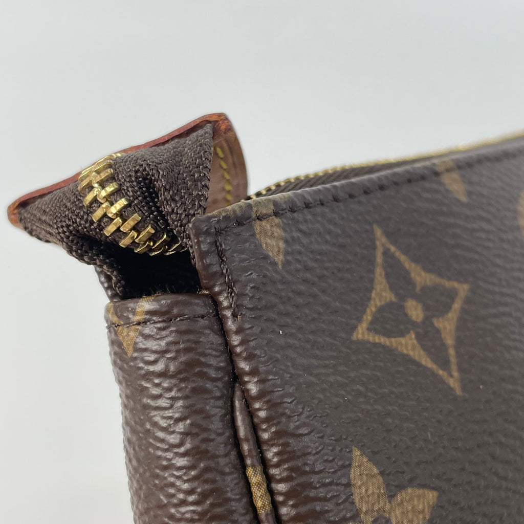 Louis Vuitton Clutch