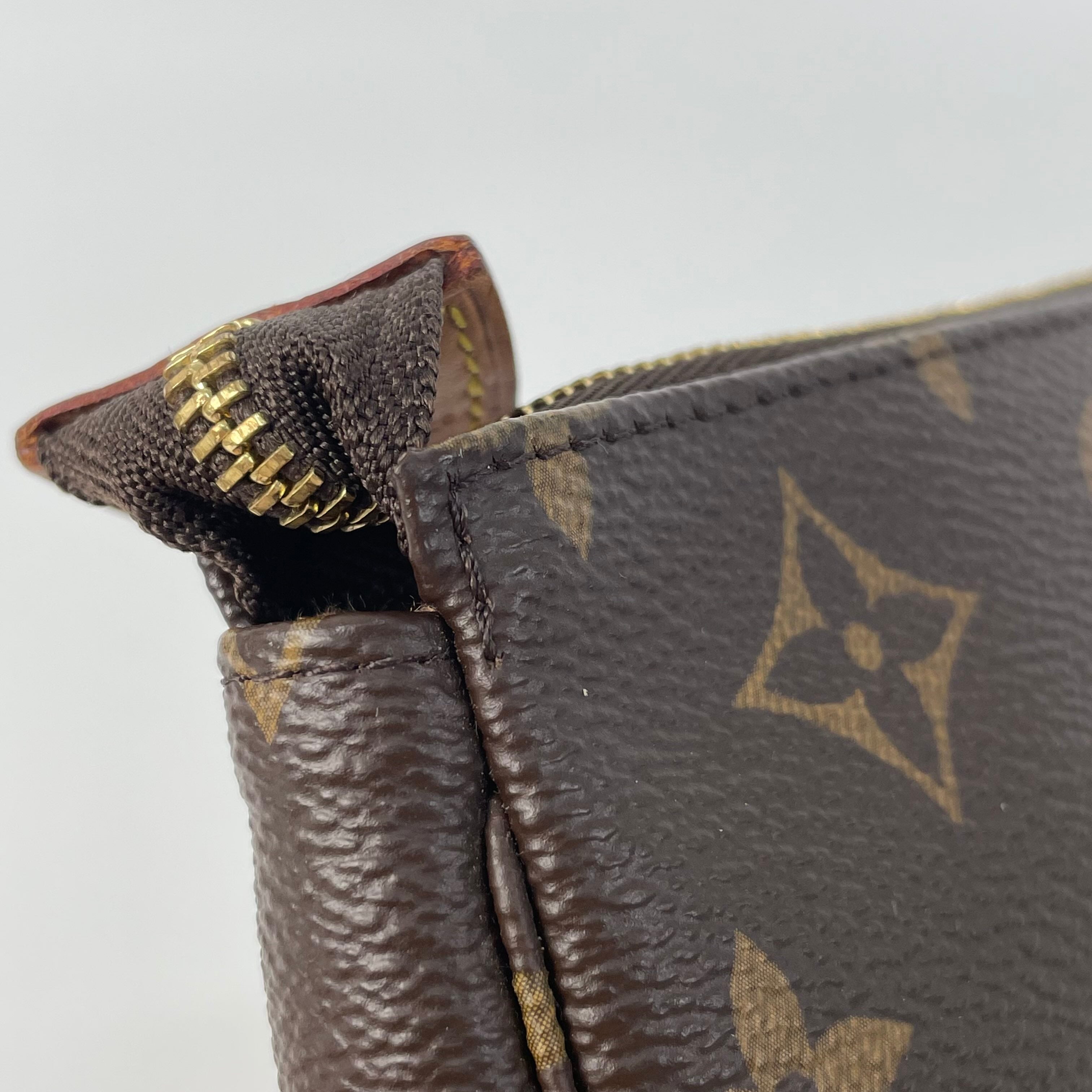 Louis Vuitton Clutch