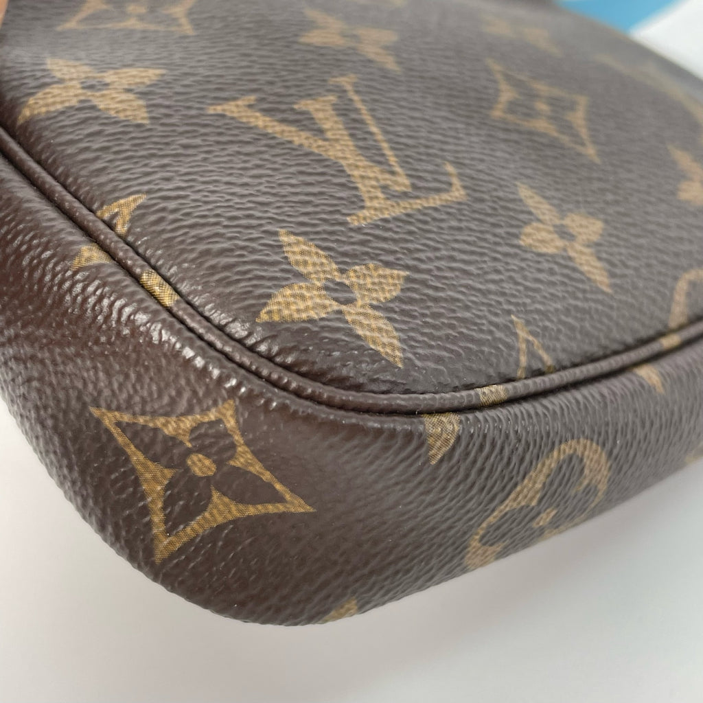 Louis Vuitton Clutch