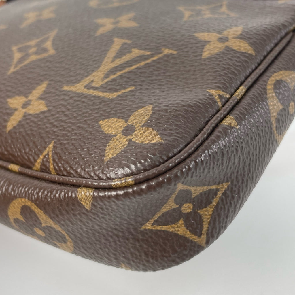 Louis Vuitton Clutch