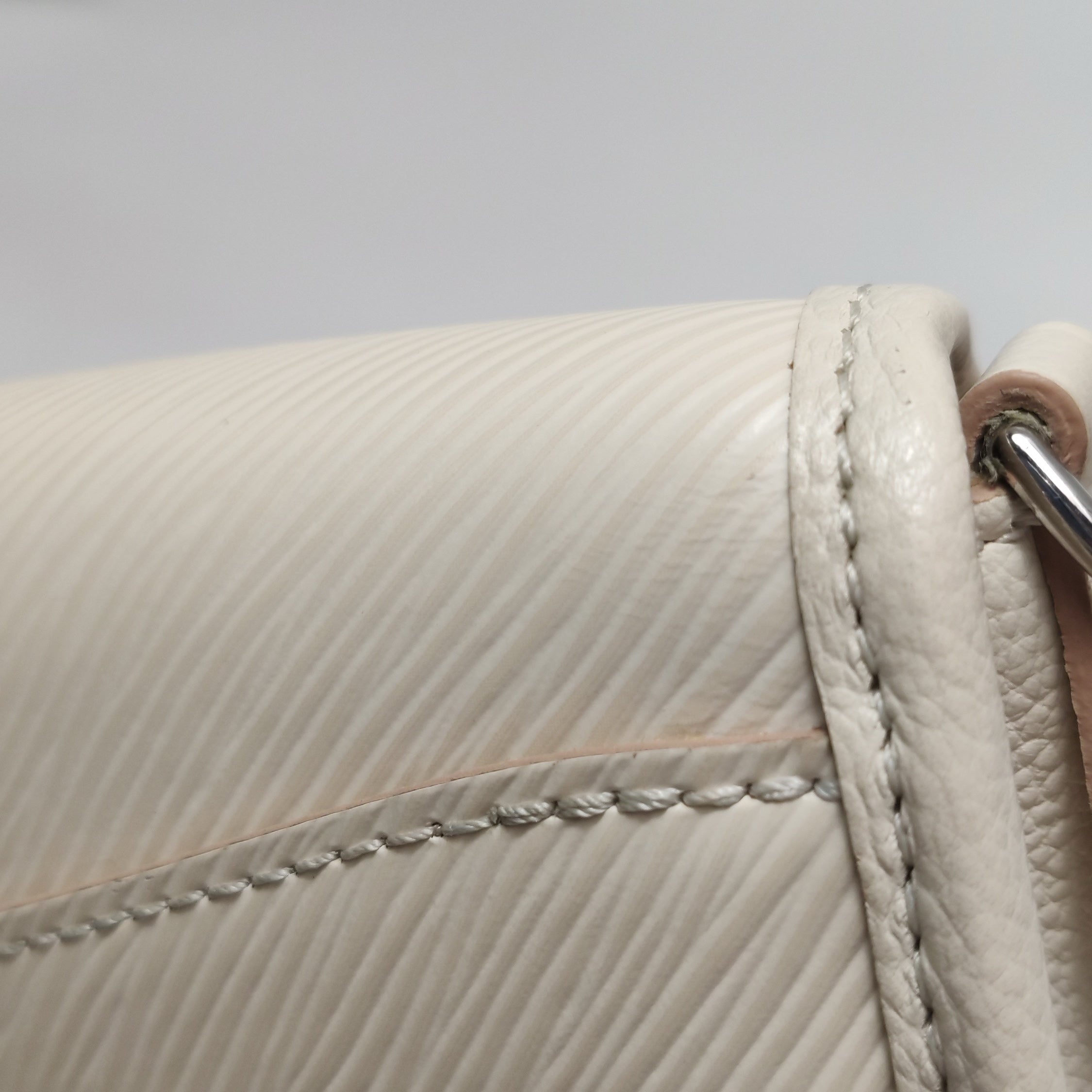Louis Vuitton Buci Shoulder Bag M59457