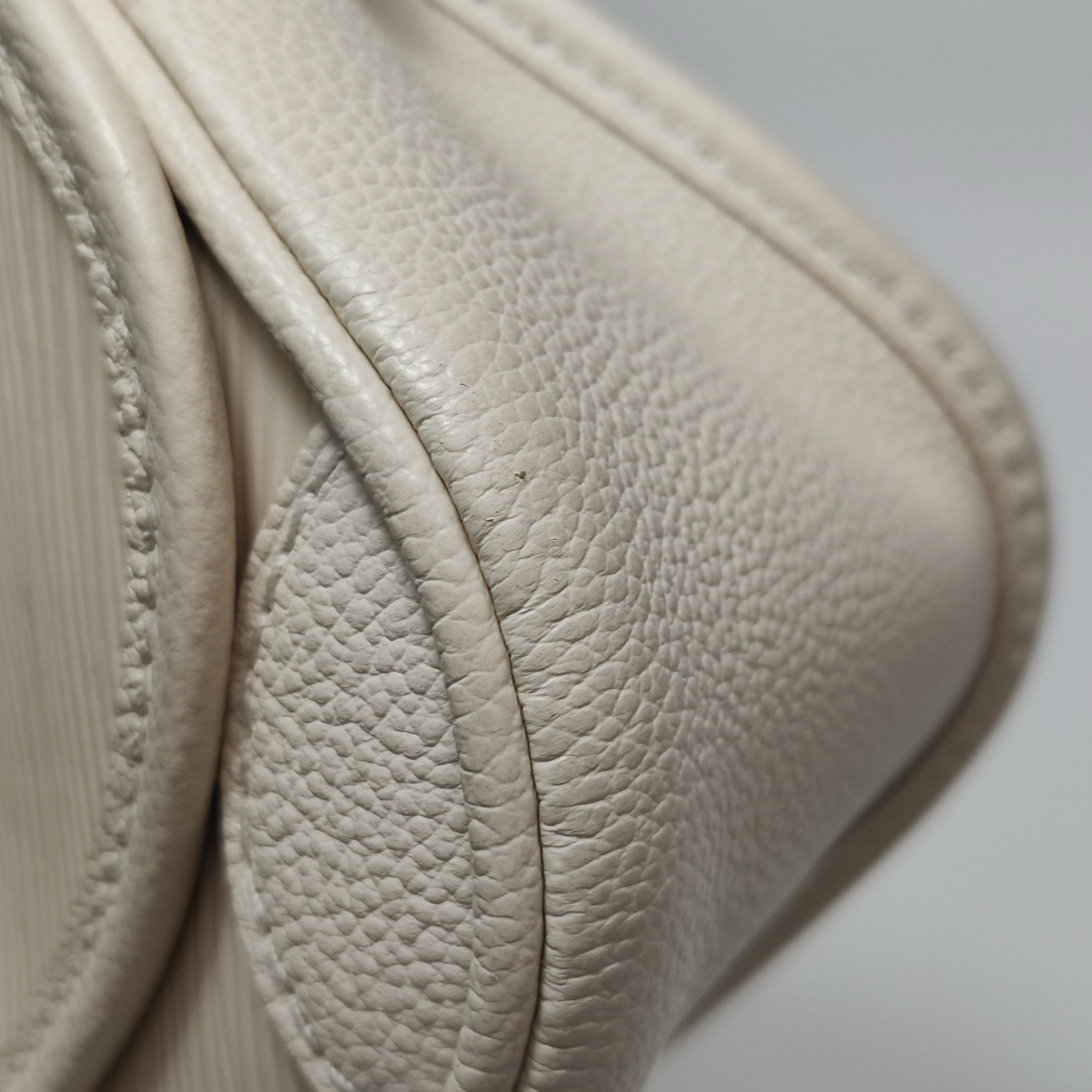 Louis Vuitton Buci Shoulder Bag M59457