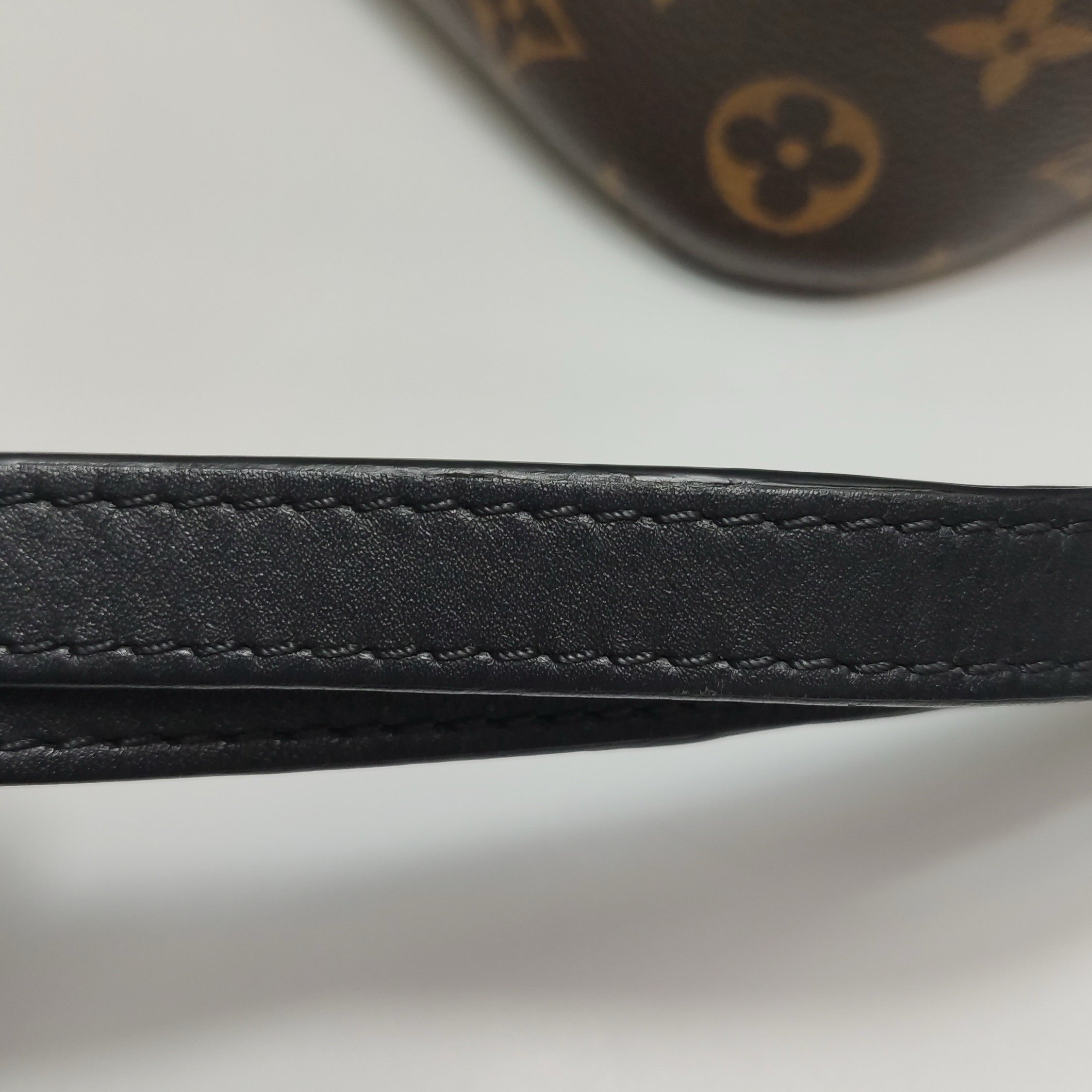 Louis Vuitton Néonoé Shoulder Bag M44020